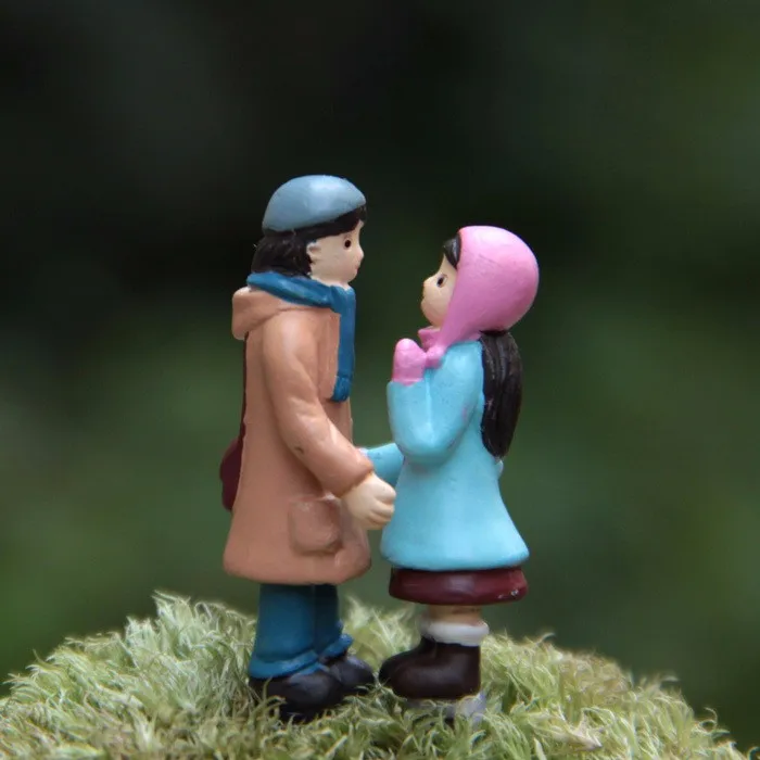 Cute girl and boy lover couple fairy garden miniatures gnomes moss terrariums crafts for home decoration accessories gift
Cute girl and boy lover couple fairy garden miniatures gnomes moss terrariums crafts for home decoration accessories gift