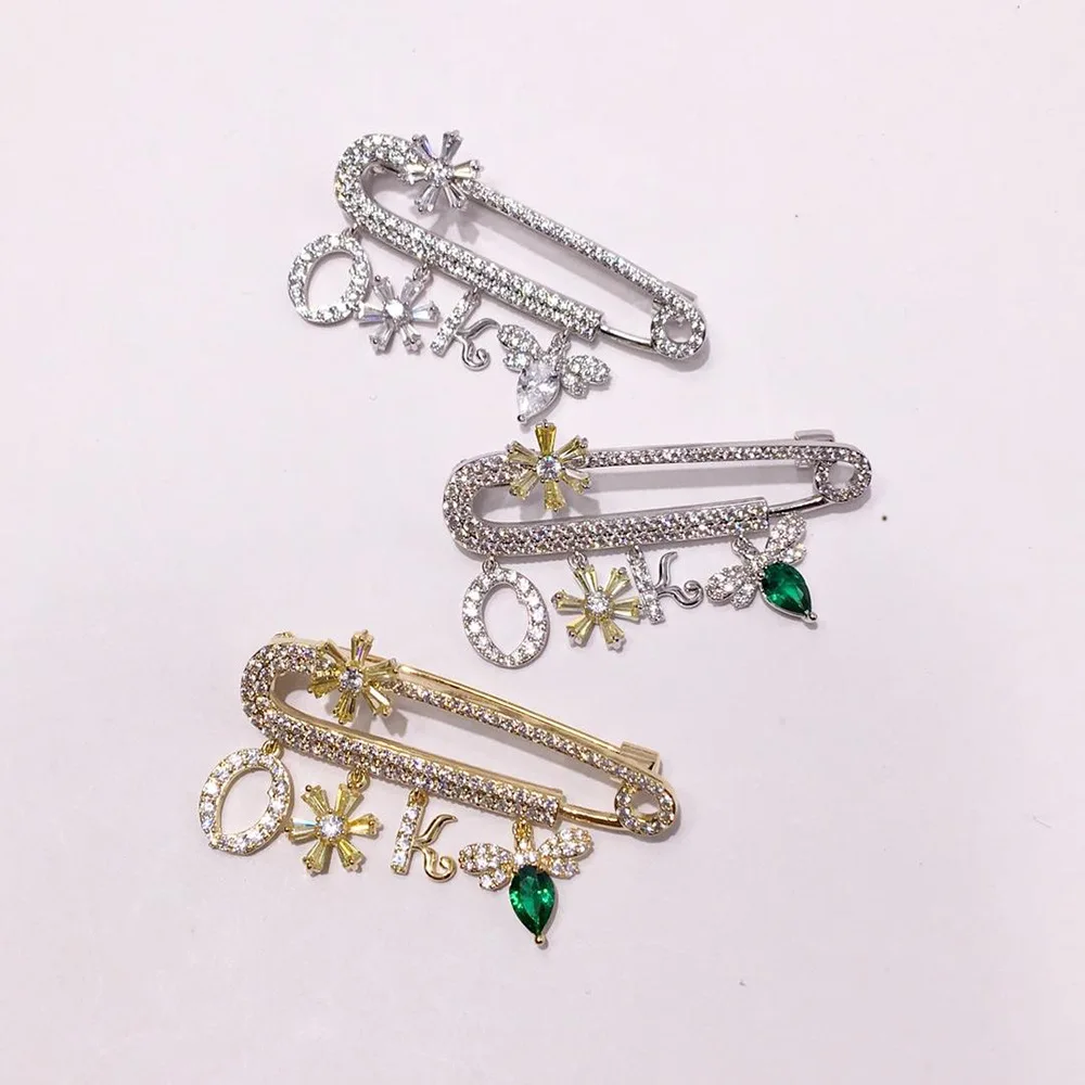 Flower and Letter Charms Brooch Pins For Women Fashion Luxury Crystal and CZ Prong Setting Dress Accessories Gift Brooch
Flower and Letter Charms Brooch Pins For Women Fashion Luxury Crystal and CZ Prong Setting Dress Accessories Gift Brooch