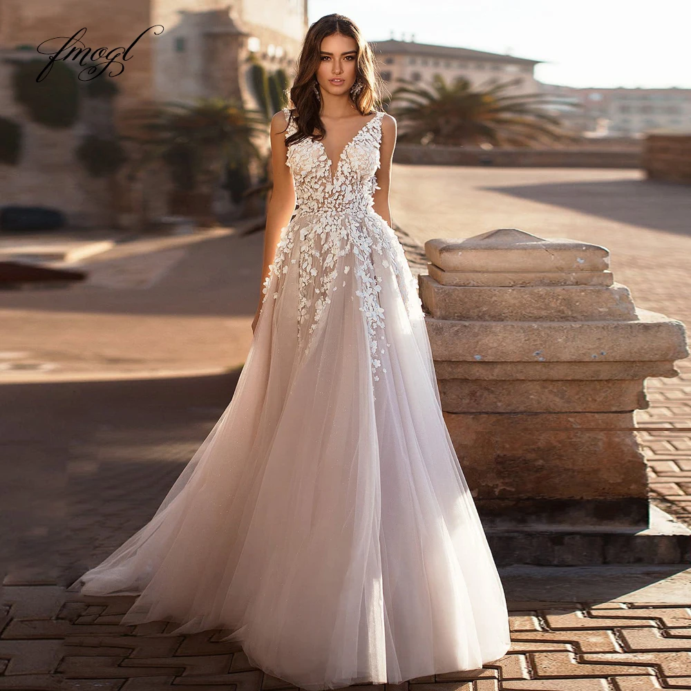 Fmogl Sexy Backless V Neck Lace Beach Wedding Dresses 2019 Appliques Flowers Spaghetti Straps Vintage Bridal Gown Plus Size
Fmogl Sexy Backless V Neck Lace Beach Wedding Dresses 2019 Appliques Flowers Spaghetti Straps Vintage Bridal Gown Plus Size