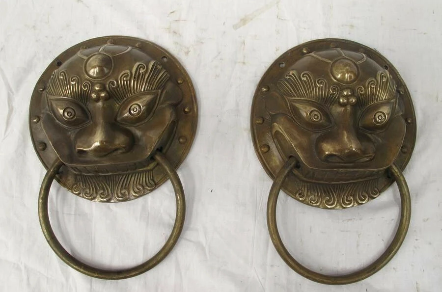 Chinese Folk classical bronze Foo Dogs Lion Beast Head Knocker doorknocker Pair
Chinese Folk classical bronze Foo Dogs Lion Beast Head Knocker doorknocker Pair