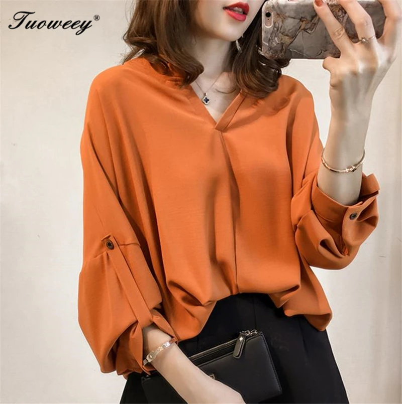 2018 Summer style Women Chiffon Retro Blouses Sexy V Neck Long Roll Up Sleeves Solid Shirt Casual Loose Blusas Tops Plus Size
2018 Summer style Women Chiffon Retro Blouses Sexy V Neck Long Roll Up Sleeves Solid Shirt Casual Loose Blusas Tops Plus Size