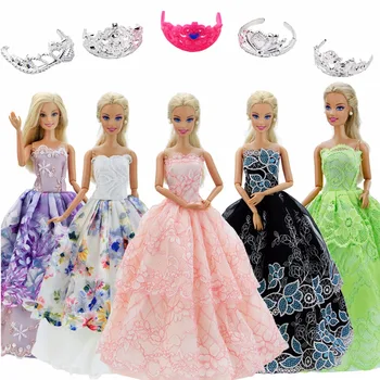 10 Pcs / Lot = Random 5x Wedding Party Gown Princess Dress + Random 5x Mini Crowns Clothes For Barbie Doll Accessories Toys
10 Pcs / Lot = Random 5x Wedding Party Gown Princess Dress + Random 5x Mini Crowns Clothes For Barbie Doll Accessories Toys
