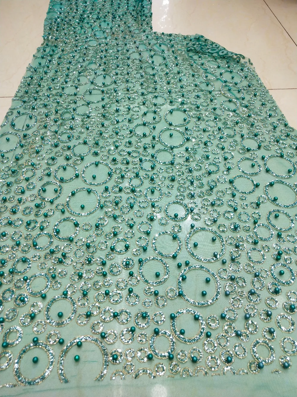 5yards per lot new style tulle net lace with beads and glitter Africa lace fabric for wedding dress in green color
5yards per lot new style tulle net lace with beads and glitter Africa lace fabric for wedding dress in green color