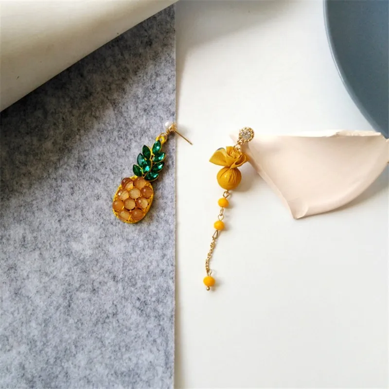 New wild simple C-shaped shape sparkling five-pointed star earrings Japanese and Korean personality earrings
New wild simple C-shaped shape sparkling five-pointed star earrings Japanese and Korean personality earrings