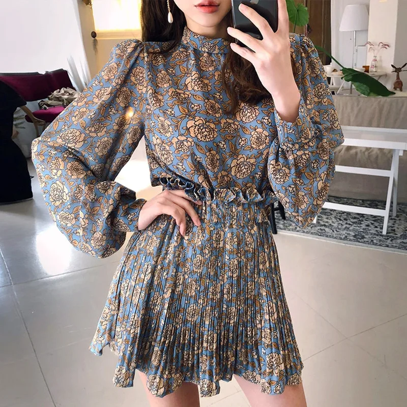 2019 new fashion women's two piece set sweet floral stand collar lantern sleeves loose blouse shirt +high waist skirt
2019 new fashion women's two piece set sweet floral stand collar lantern sleeves loose blouse shirt +high waist skirt