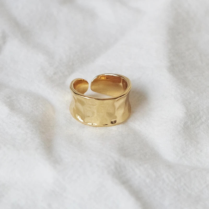 European and American simple concave convex ring irregular texture tail ring can adjust brass ring French personality jewelry
European and American simple concave convex ring irregular texture tail ring can adjust brass ring French personality jewelry