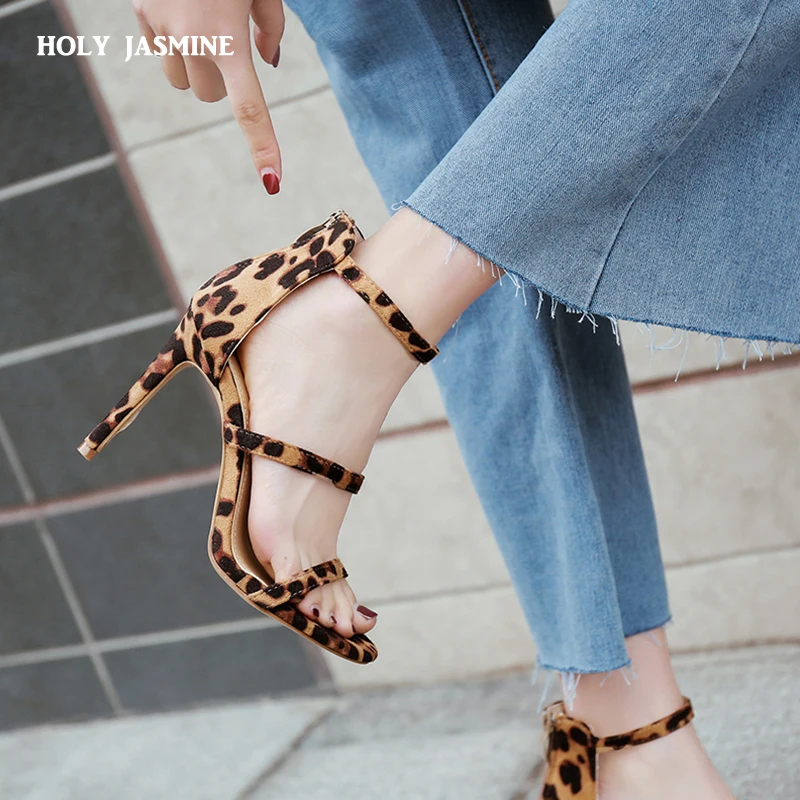 2019 Ankle Strap Heels Leopard Print Women Sandals Summer Shoes Women Open Toe Chunky High Heels Party Dress Sandals Women Pumps
2019 Ankle Strap Heels Leopard Print Women Sandals Summer Shoes Women Open Toe Chunky High Heels Party Dress Sandals Women Pumps