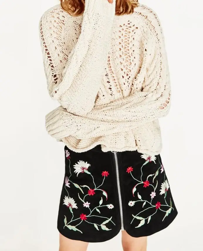 2017 New Hottest Selling Online Black Suede Floral Embroidered Flowers Mini Skirt With Zip Front And Metallic Detail
2017 New Hottest Selling Online Black Suede Floral Embroidered Flowers Mini Skirt With Zip Front And Metallic Detail
