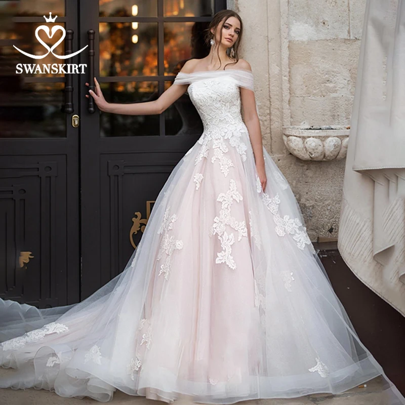 Romantic Appliques Wedding Dress 2019 New Fashion Boat Neck Tulle A-Line Customized Bridal gown IN Turkry Vestido De Noiva N109
Romantic Appliques Wedding Dress 2019 New Fashion Boat Neck Tulle A-Line Customized Bridal gown IN Turkry Vestido De Noiva N109