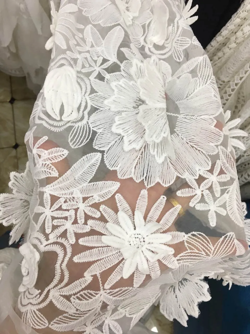 Bestway Latest African Laces J-581 white High Quality Tulle Fabric Laces Nigerian Lace French Lace Fabric For Women Dress
Bestway Latest African Laces J-581 white High Quality Tulle Fabric Laces Nigerian Lace French Lace Fabric For Women Dress