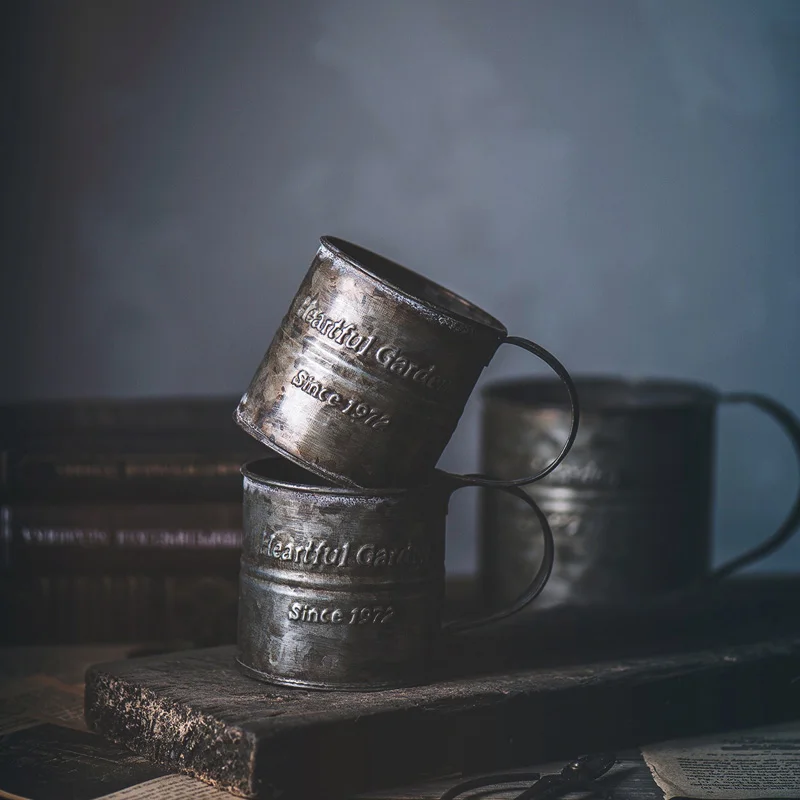 Photography Props Retro Drinkware Vintage English Printing Wrought Iron Flower Bucket Old Handle Cup Food Fruit Cup Home Kitchen
Photography Props Retro Drinkware Vintage English Printing Wrought Iron Flower Bucket Old Handle Cup Food Fruit Cup Home Kitchen