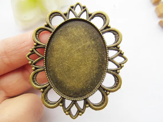 20pcs 2 Colors Oval Base Setting Tray Bezel Pendant Charm/Finding,Flower Border,Fit 30mmx40mm Cabochon/Cameo,DIY Accessory
20pcs 2 Colors Oval Base Setting Tray Bezel Pendant Charm/Finding,Flower Border,Fit 30mmx40mm Cabochon/Cameo,DIY Accessory