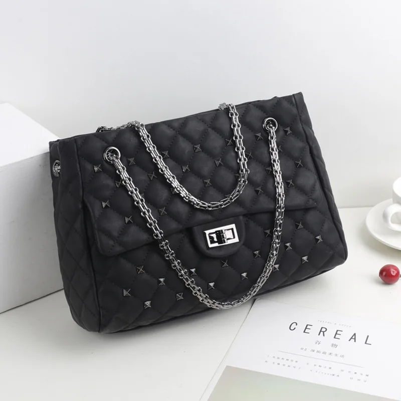 Suede Leather Shoulder Bags Women Flap Quilted Plaid Cross Body messenge Bag Leisure Quilted Chain Big Bag Female 2019 Summer ne
Suede Leather Shoulder Bags Women Flap Quilted Plaid Cross Body messenge Bag Leisure Quilted Chain Big Bag Female 2019 Summer ne