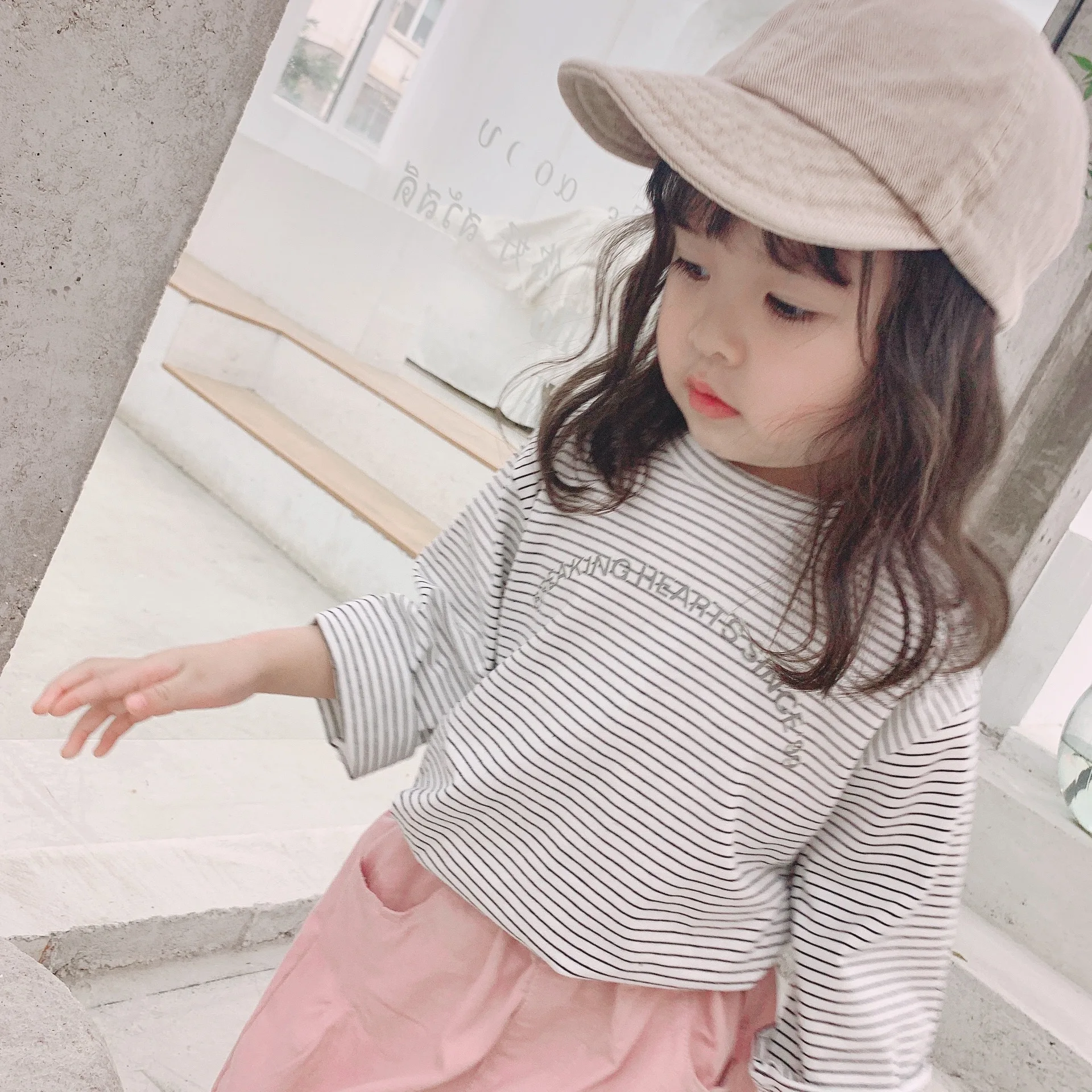 Spring boys girls new arrival letters printed striped base T shirts cute kids pure cotton Nine points sleeve Tees clothes
Spring boys girls new arrival letters printed striped base T shirts cute kids pure cotton Nine points sleeve Tees clothes