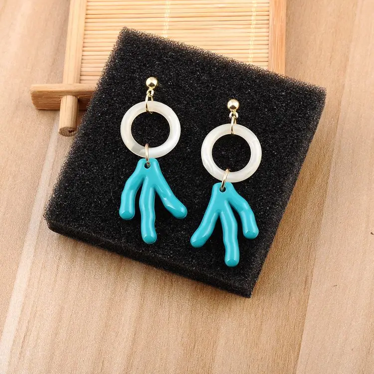 UJBOX Japanese Korean Sweet Blue Imitation Coral Earrings Simple Personality Acrylic Resin Circle Earrings Factory Wholesale
UJBOX Japanese Korean Sweet Blue Imitation Coral Earrings Simple Personality Acrylic Resin Circle Earrings Factory Wholesale