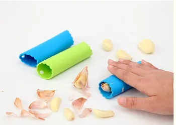 1PC Creative Silicone Garlic Peeler Practical Utility Kitchen Gadget Garlic Stripper Tube Peeling Garlic Peeling EKB 1375
1PC Creative Silicone Garlic Peeler Practical Utility Kitchen Gadget Garlic Stripper Tube Peeling Garlic Peeling EKB 1375