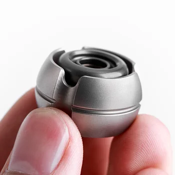 New Atomic Noise Fingertip Gyro Mini Titanium Alloy Knife Pendant Pendant Aduldecompression Toy
New Atomic Noise Fingertip Gyro Mini Titanium Alloy Knife Pendant Pendant Aduldecompression Toy