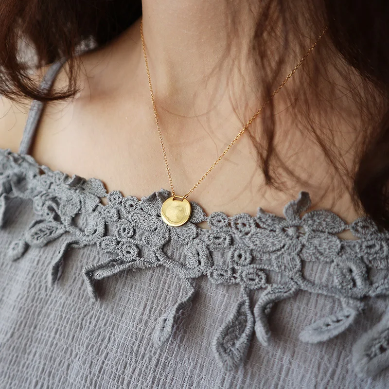 WTLTC 925 Sterling Sliver Small Initial Coin Necklaces Femme Round Disc Necklace Custom Layered Necklace Minimalist Bijoux Boho
WTLTC 925 Sterling Sliver Small Initial Coin Necklaces Femme Round Disc Necklace Custom Layered Necklace Minimalist Bijoux Boho