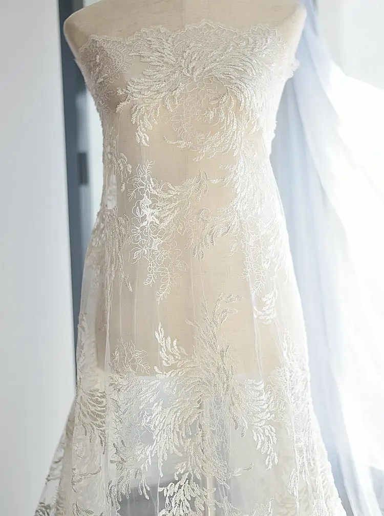 5Yard 130cm Beaded Embroidered Lace Fabric For Wedding Dress Sequin Lace Guipure Tulle Paillettes Fabrics Tecido White AF0095
5Yard 130cm Beaded Embroidered Lace Fabric For Wedding Dress Sequin Lace Guipure Tulle Paillettes Fabrics Tecido White AF0095