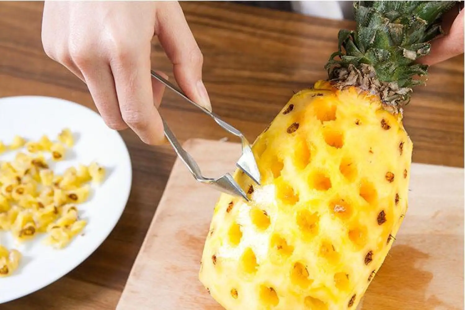 Top quality New Arrival Practical Stainless Steel Cutter Pineapple Eye Peeler Pineapple Seed Remover Clip Home Kitchen Tools
Top quality New Arrival Practical Stainless Steel Cutter Pineapple Eye Peeler Pineapple Seed Remover Clip Home Kitchen Tools
