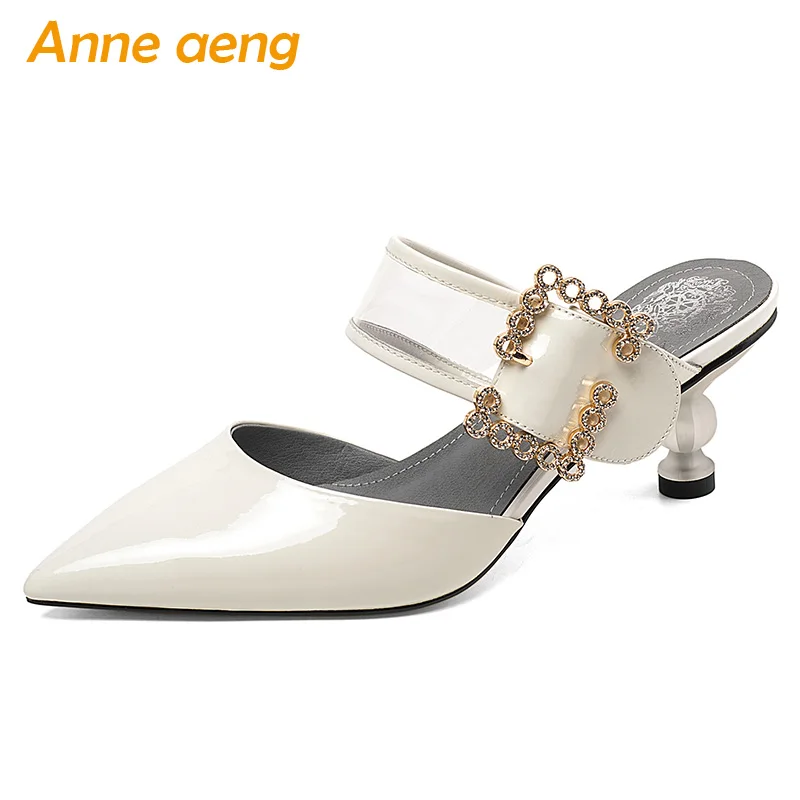 2019 New Summer Genuine Leather Outside Women Slippers Middle Heel Pointed Toe Buckle Metal Crystal Women Shoes Mules Slides
2019 New Summer Genuine Leather Outside Women Slippers Middle Heel Pointed Toe Buckle Metal Crystal Women Shoes Mules Slides