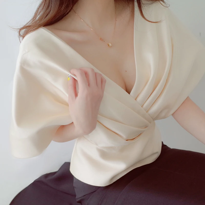 Spring and Summer 2019 V-neck Shawl Bat Sleeve T-shirts Fashion Short-sleeved Temperament T-shirts Dress Stitching T-shirts
Spring and Summer 2019 V-neck Shawl Bat Sleeve T-shirts Fashion Short-sleeved Temperament T-shirts Dress Stitching T-shirts