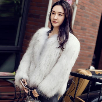 High quality plush 2018 new female temperament Faux fox fur white/gray short Faux Fur loose causal overcoat short Faux Fur
High quality plush 2018 new female temperament Faux fox fur white/gray short Faux Fur loose causal overcoat short Faux Fur