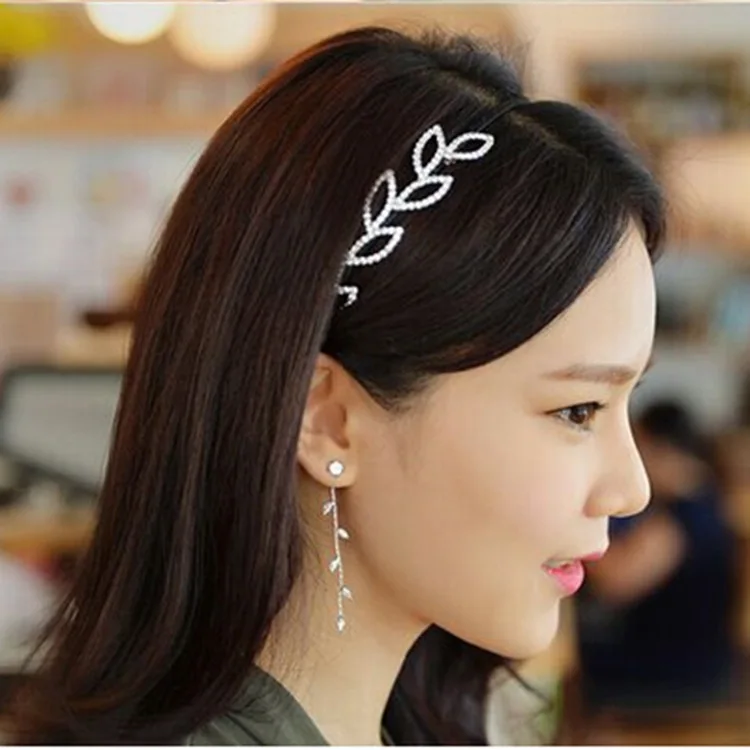Temperament Zircon Leaf long Tassel Clip on Earrings Non Pierced Ear Clip Without Ear Hole For Women Earrings Fashion Jewelry
Temperament Zircon Leaf long Tassel Clip on Earrings Non Pierced Ear Clip Without Ear Hole For Women Earrings Fashion Jewelry