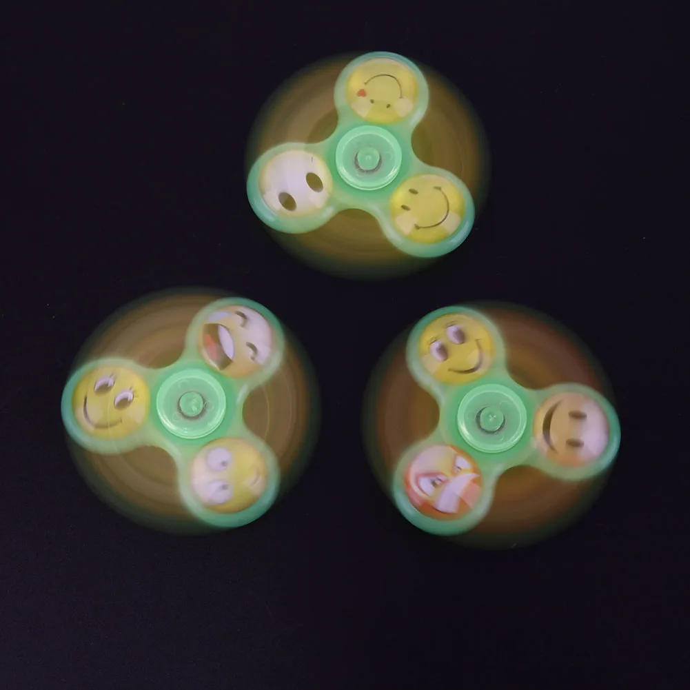 

Emoticon Tri-Spinner Fidget Toy Luminous Smile Face Autism ADHD Anti Stress Glow in Dark Hand Spinner Randomly Sent