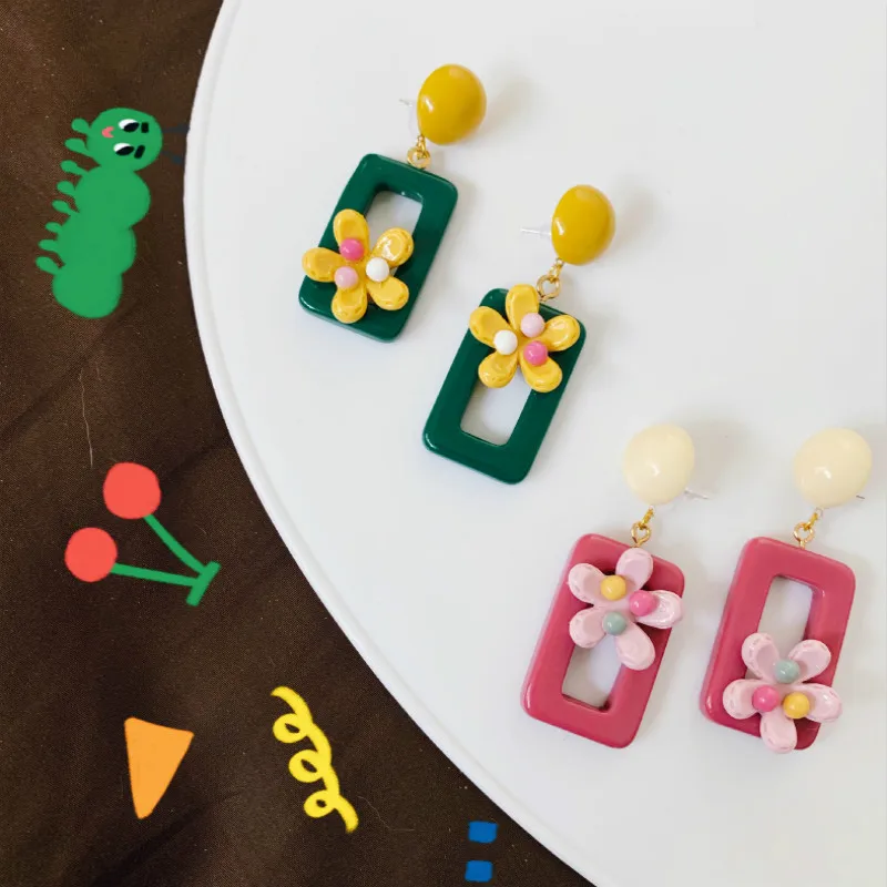 2019 New Daisy First Love Contrast Earrings For Women Short Lovely Girl Style Macaron Earrings Simple Joker
2019 New Daisy First Love Contrast Earrings For Women Short Lovely Girl Style Macaron Earrings Simple Joker