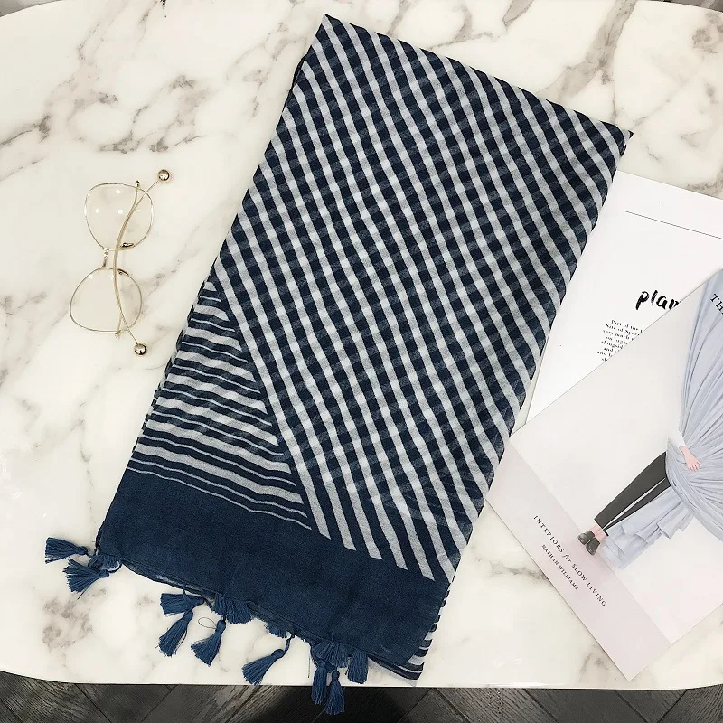 MARC New retro bohemian ethnic blue and white striped 2019 classic Brand Trend scarves Super large soft warm wild shawl women
MARC New retro bohemian ethnic blue and white striped 2019 classic Brand Trend scarves Super large soft warm wild shawl women