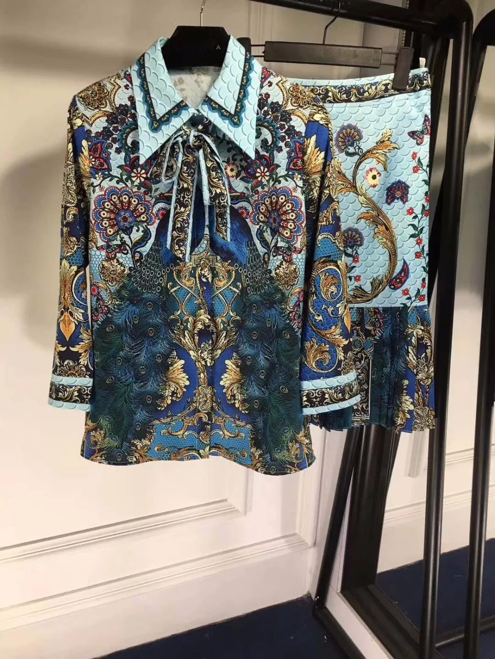 2018 Pring women's suit skirt beautiful pattern skirt and top fashion two piece set summer elegant luxury clothes office vestiti
2018 Pring women's suit skirt beautiful pattern skirt and top fashion two piece set summer elegant luxury clothes office vestiti