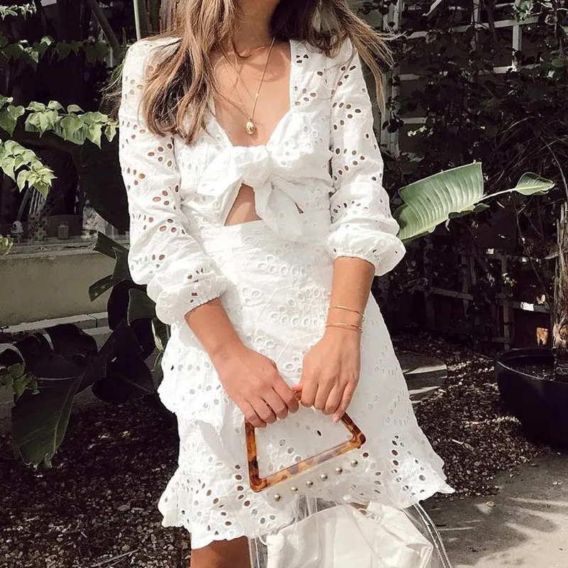2019 New Casual Holiday Hollow Out V Neck Lace Up Dress Summer Vintage White Embroidery Short Dress Vestidos
2019 New Casual Holiday Hollow Out V Neck Lace Up Dress Summer Vintage White Embroidery Short Dress Vestidos