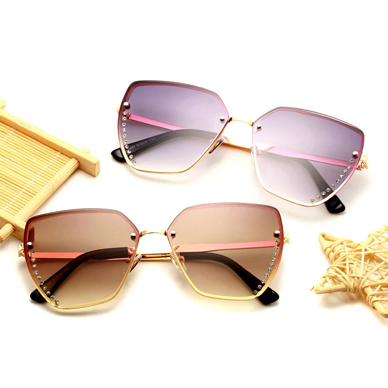 Fashion Sunglasses Women 2019 Rhinestone Sun Glasses Eyewear Clear Gradient Shades for Women
Fashion Sunglasses Women 2019 Rhinestone Sun Glasses Eyewear Clear Gradient Shades for Women