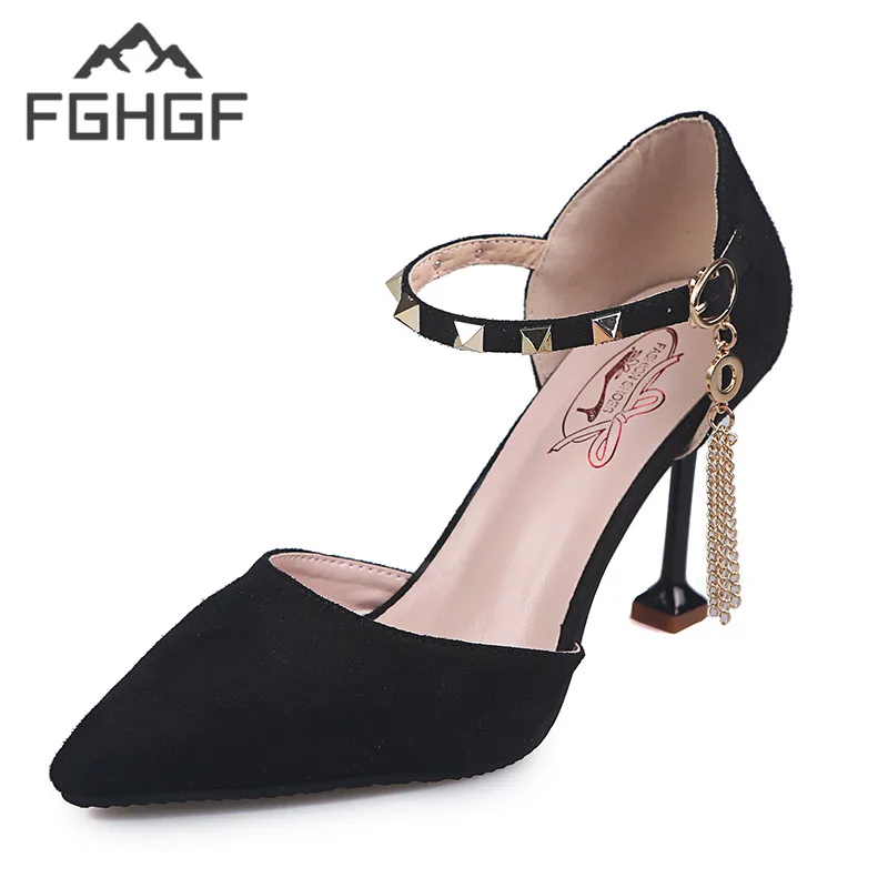 FGHGF 2019 popular women shoes pointed toe pumps leisure dress high heels wedding metal chain rivet flock shoes in spring autumn
FGHGF 2019 popular women shoes pointed toe pumps leisure dress high heels wedding metal chain rivet flock shoes in spring autumn