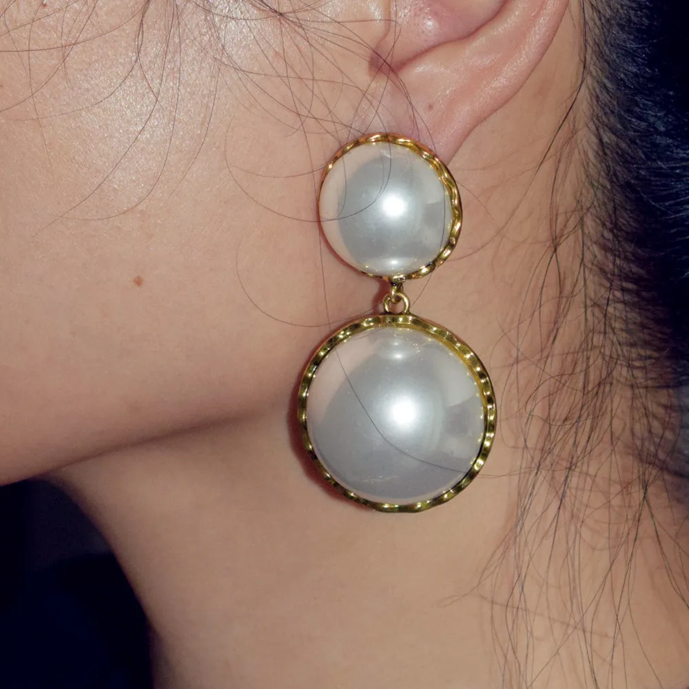 Bohemian Korean Fashion White Pearls Pendant Dangle Earrings For Women Jewelry Pecfect Quality Statement Earrings Accessories 
Bohemian Korean Fashion White Pearls Pendant Dangle Earrings For Women Jewelry Pecfect Quality Statement Earrings Accessories