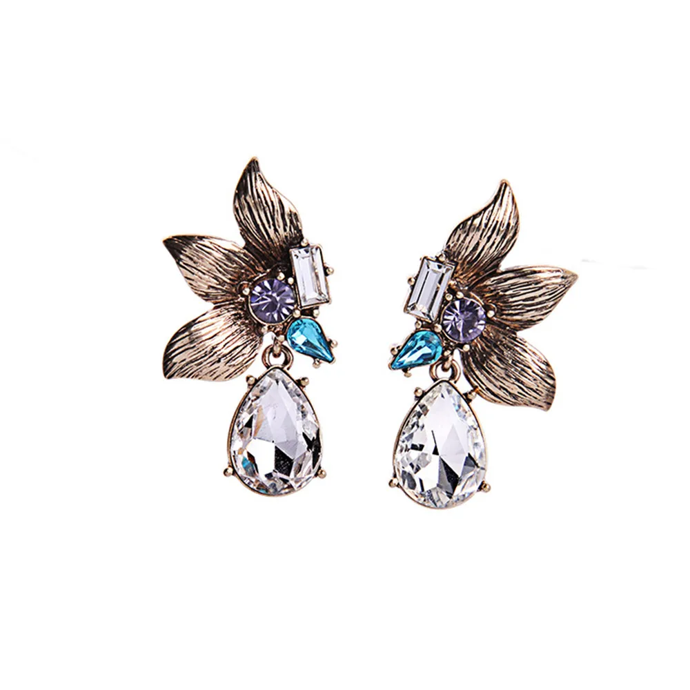 Factory Sales Fashion woman vintage white crystal pendant earrings Antique gold restoring ancient ways party Big earrings
Factory Sales Fashion woman vintage white crystal pendant earrings Antique gold restoring ancient ways party Big earrings