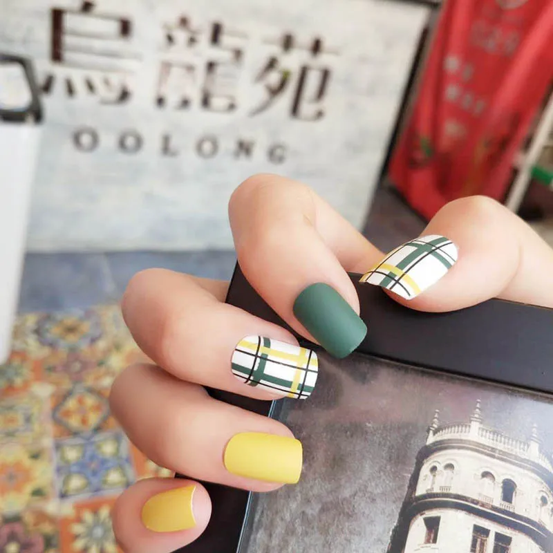 Girls Green Yellow Lattice Grid Short Artifcial 24pcs Fake Nail For Lady Full Cover Acrylic Nail DIY Finger Patch Manicure Tool
Girls Green Yellow Lattice Grid Short Artifcial 24pcs Fake Nail For Lady Full Cover Acrylic Nail DIY Finger Patch Manicure Tool