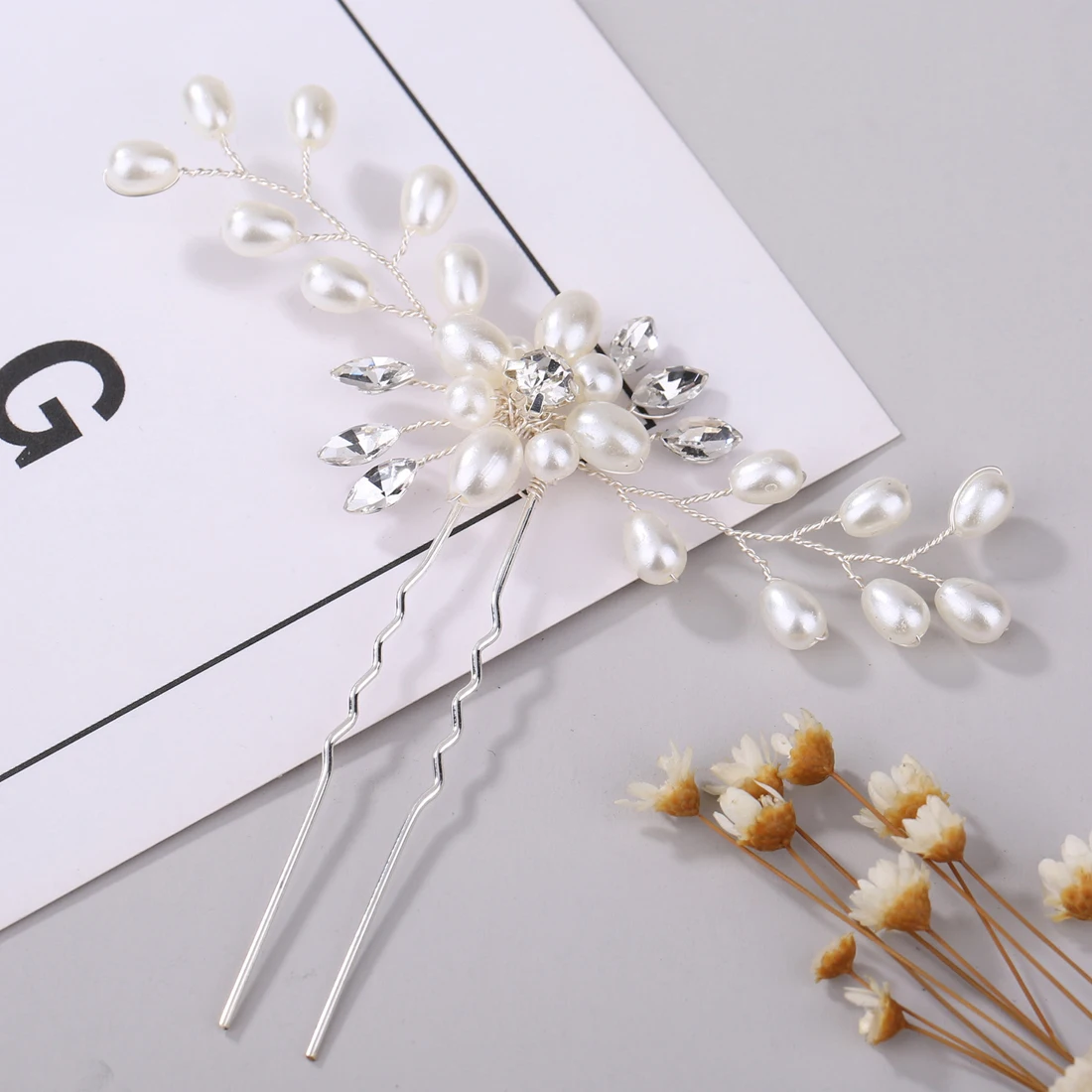 Crystal Hair Pin Vintage Wedding Bridal Pearl Flower Hair Clip U-shaped Clips Pins Bridesmaid Gift Hairdressing Stylist Tool
Crystal Hair Pin Vintage Wedding Bridal Pearl Flower Hair Clip U-shaped Clips Pins Bridesmaid Gift Hairdressing Stylist Tool