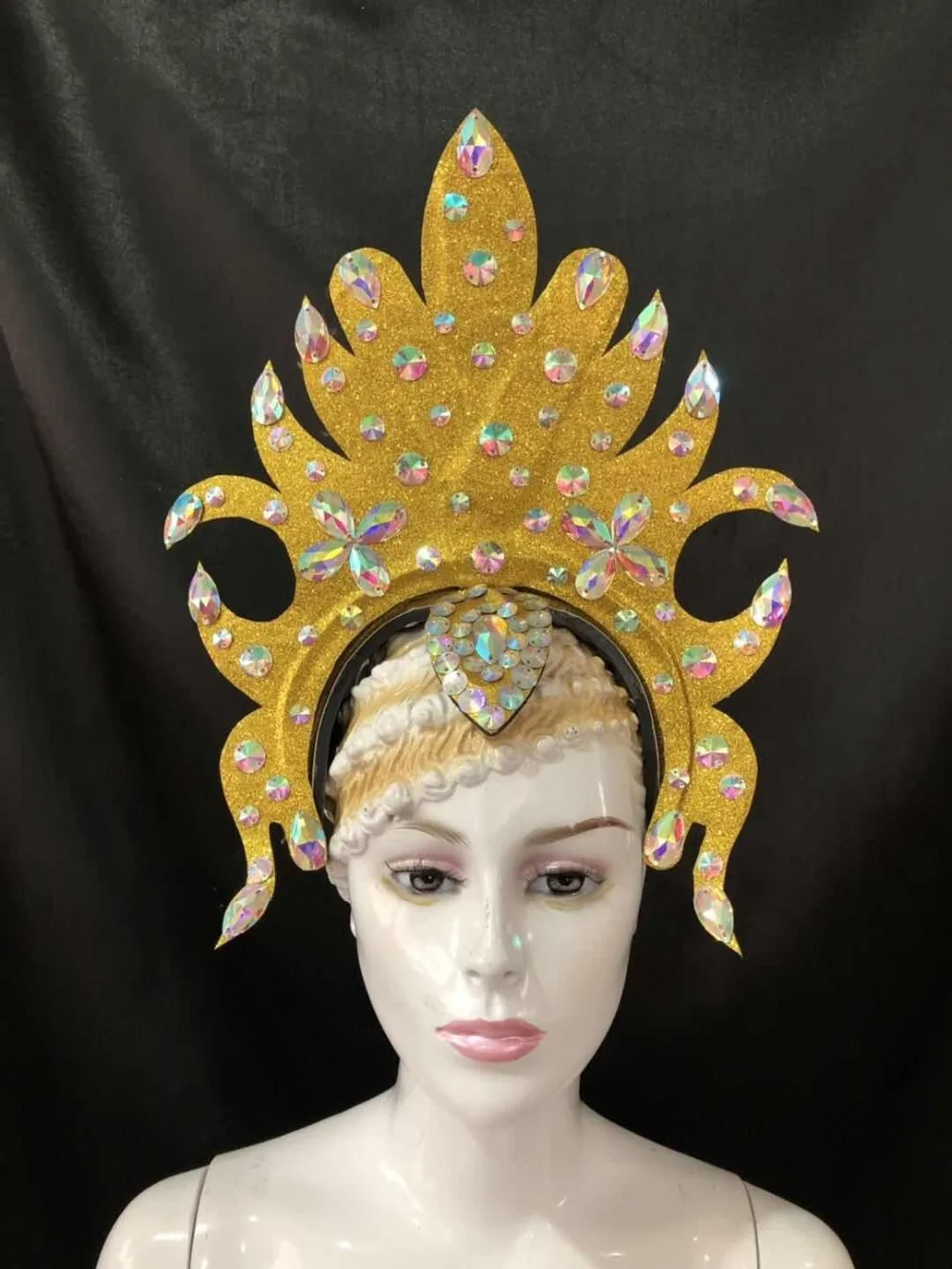 Latin dance Samba accessories Fashion exquisite headdress feathers Delicate dance shows accessories
Latin dance Samba accessories Fashion exquisite headdress feathers Delicate dance shows accessories