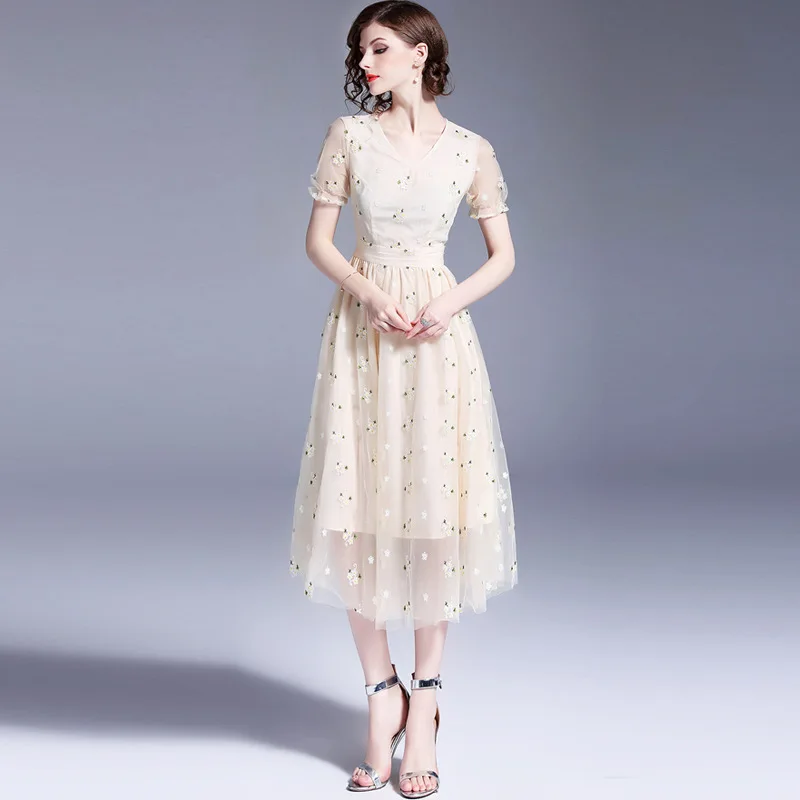 V-neck Lantern Short Sleeve Embroidered Floral Yarn Pleated Female Slim Long Dress Summer
V-neck Lantern Short Sleeve Embroidered Floral Yarn Pleated Female Slim Long Dress Summer