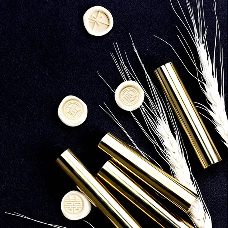 1Pcs high quality cylindrical sealing wax brass vintage envelope sealed stamp household items 9 patterns to choose from
1Pcs high quality cylindrical sealing wax brass vintage envelope sealed stamp household items 9 patterns to choose from