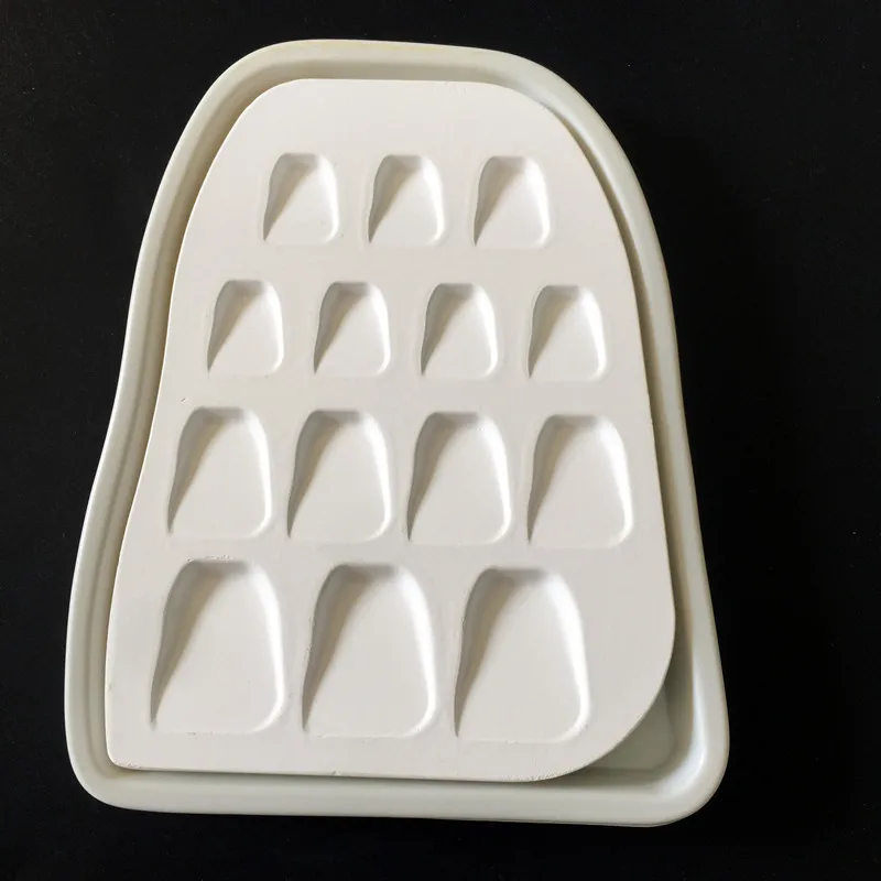 1pc Dental lab material tooth shape microporous porcelain Watering Plate mixing plate stain powder mixing tool 14 slots
1pc Dental lab material tooth shape microporous porcelain Watering Plate mixing plate stain powder mixing tool 14 slots