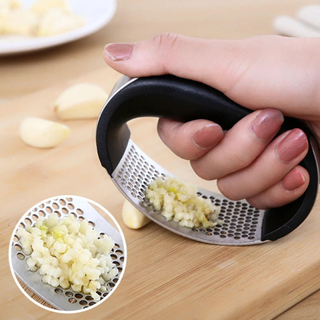 Creative Arc-shaped Stainless Steel Garlic Grater Multifunctional Kitchen Gadget Garlic Chopper
Creative Arc-shaped Stainless Steel Garlic Grater Multifunctional Kitchen Gadget Garlic Chopper