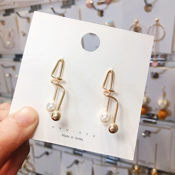 Geometrically Twisted Lines Earrings for Women Golden Color Stylish Stud Earrings 2019 Accessories Party Birthday Gifts CEL1002
Geometrically Twisted Lines Earrings for Women Golden Color Stylish Stud Earrings 2019 Accessories Party Birthday Gifts CEL1002