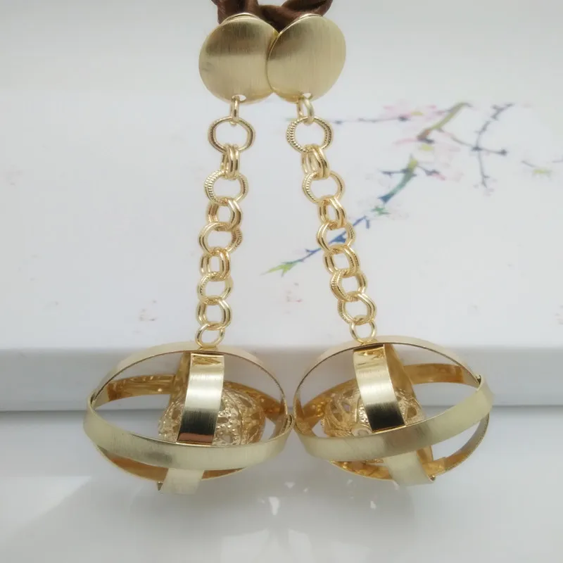 Fashion Jewelry 2018 Long Drop Dangle Women's Earrings Exquisite Jewelry Round Moon High Quality Fashion Brazilian For Party
Fashion Jewelry 2018 Long Drop Dangle Women's Earrings Exquisite Jewelry Round Moon High Quality Fashion Brazilian For Party