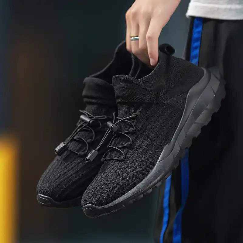 black leisure shoes