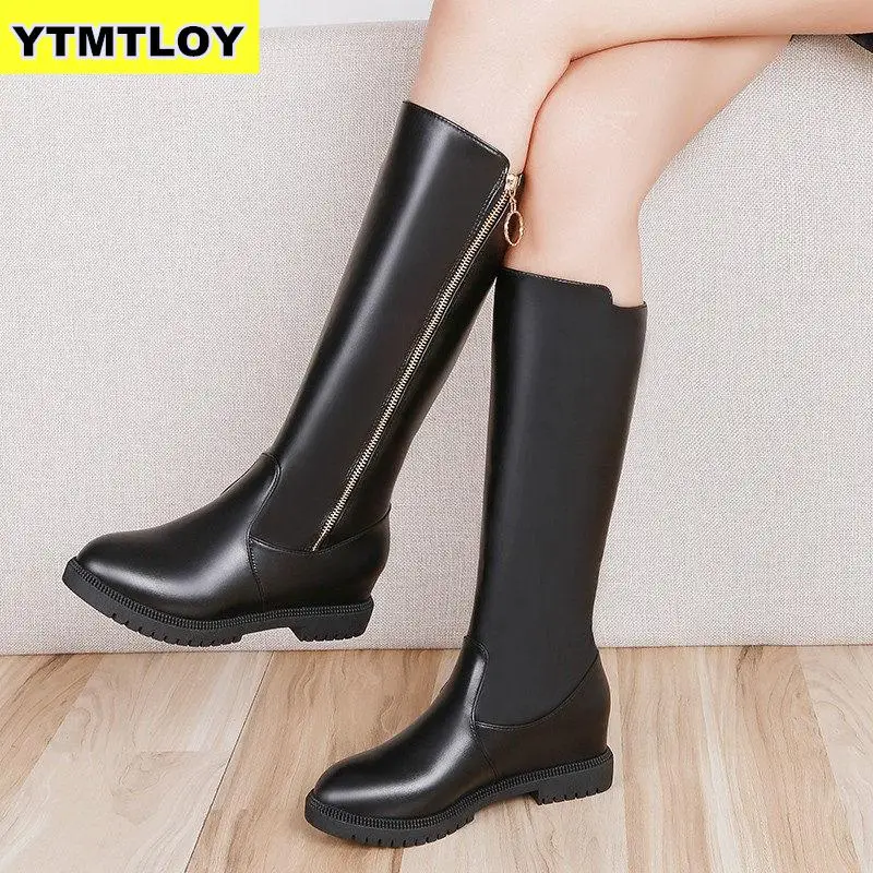 2019 Winter Pu Leather Women Knee High Boots Low Heels Platform Ladies Shoes Zipper Buckle Strap Vintage Riding Zapatos Mujer
2019 Winter Pu Leather Women Knee High Boots Low Heels Platform Ladies Shoes Zipper Buckle Strap Vintage Riding Zapatos Mujer
