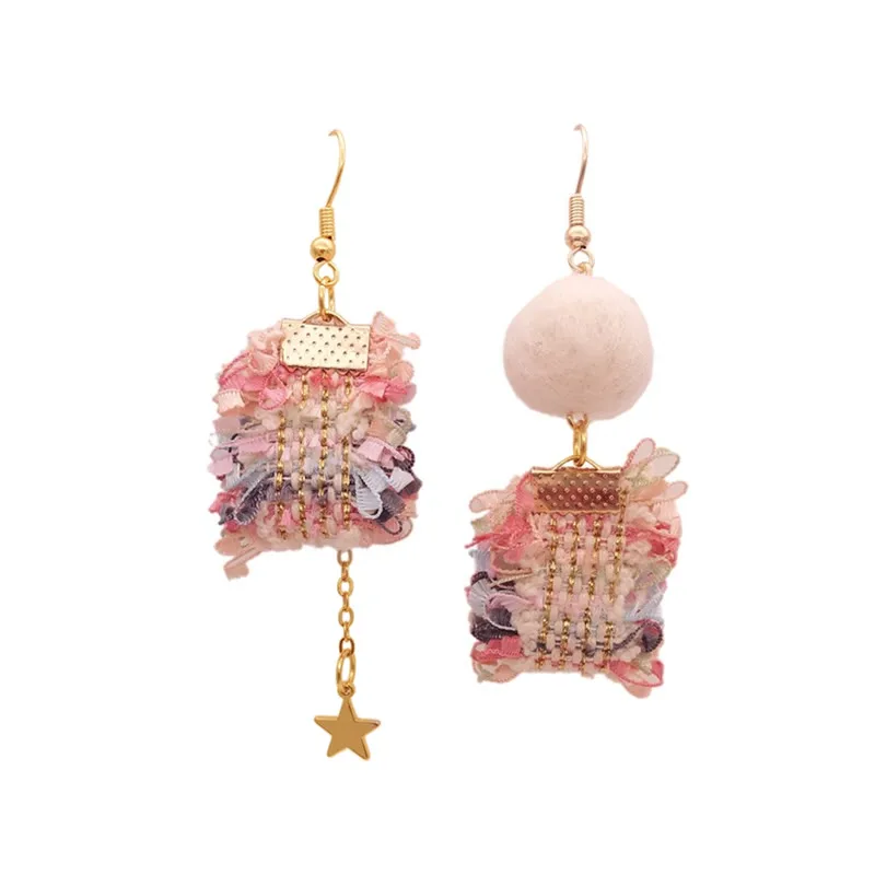 Contracted temperament of design and color ribbon wool earrings Felt the bulb asymmetric earrings stars delicate earrings
Contracted temperament of design and color ribbon wool earrings Felt the bulb asymmetric earrings stars delicate earrings