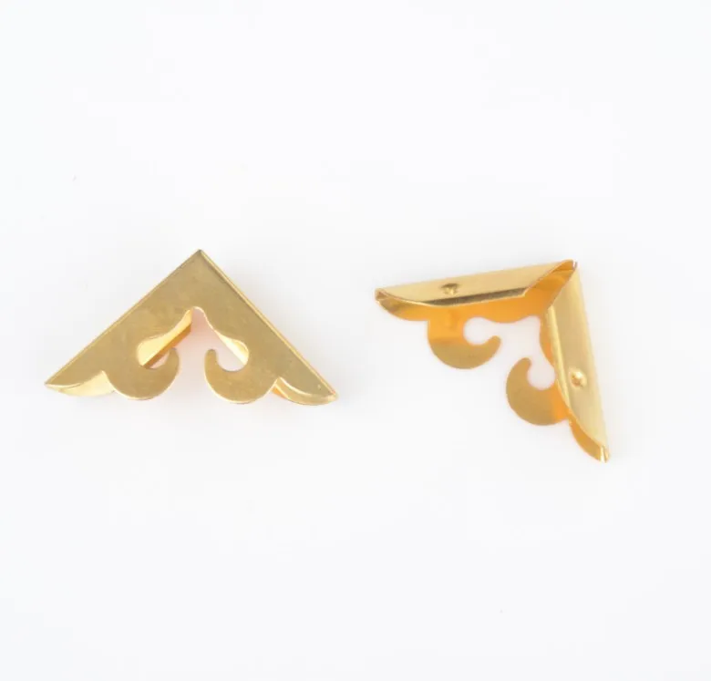 50pcs Gold Plated Metal Book Corner Albums Menus Folders Corner Protectors 28x28x38mm J1318
50pcs Gold Plated Metal Book Corner Albums Menus Folders Corner Protectors 28x28x38mm J1318